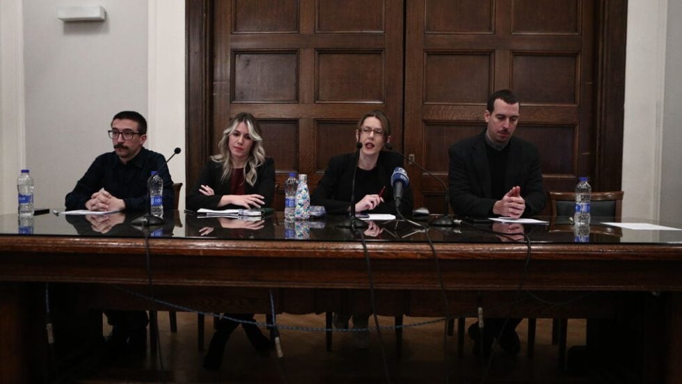 Από αριστερά: Θ. Χονδρόγιαννος (Reporters United), Ε. Κριωνά - Σαράντη (HIAS Ελλάδας), Μ. Λούκα (News247, συντονίστρια), Στ. Λουκόπουλος (Vouliwatch)